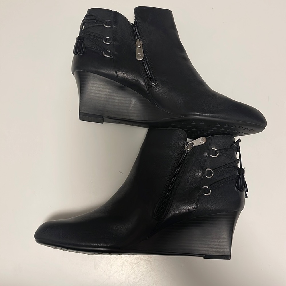 Brand new Adrienne Vittadini Moltz Wedge Boots Black